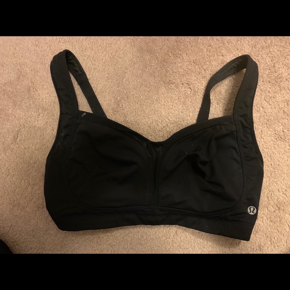Lululemon size 10 pads included